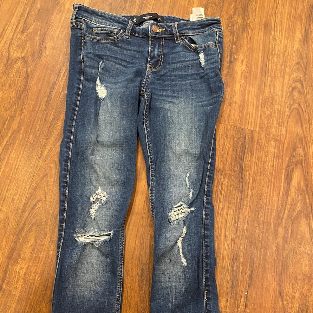 Cute cuffed jeans in great shape, size 0 Womens Hollister